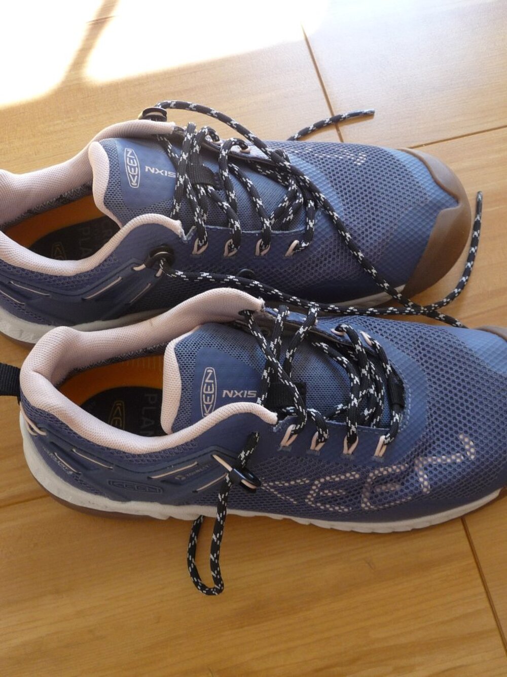 KEEN NXIS EVO WATERPROOF HIKING WOMENS SHOES PALE BLUE /PINK SIZE 9.5 NEW